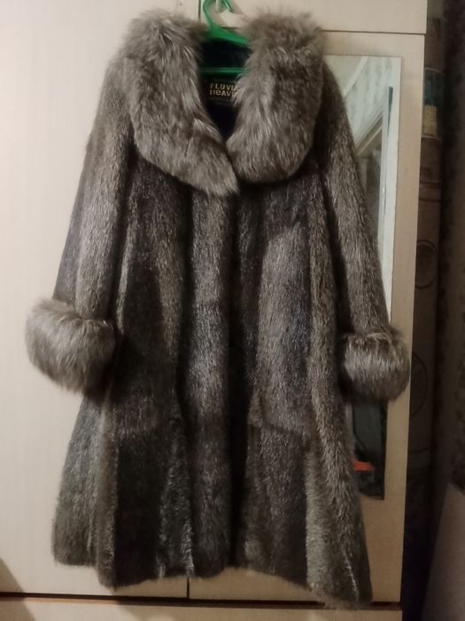 Продам шубу женскую.