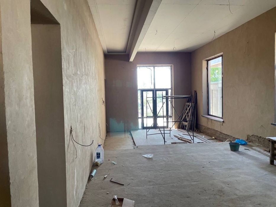 Продаю участок 4,5 соток с домом ( коробка)