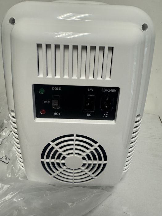 НОВ мини хладилник на 12в и на 220в