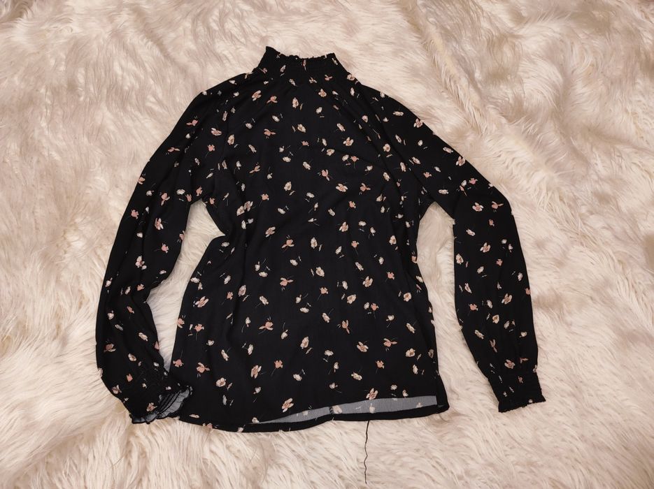 Красива дамска блуза тип поло