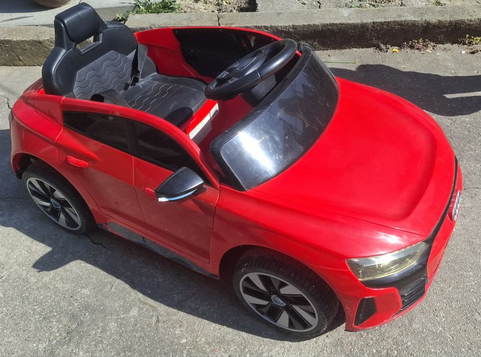 Акумулаторна 12V AUDI RS ETRON GT с кожена седалка и родителски контро