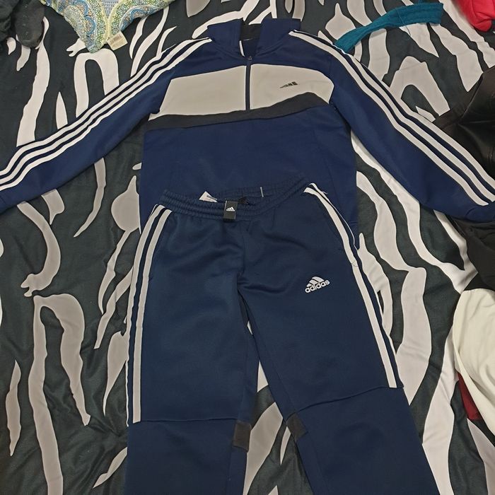 Haine originale si incalțaminte in stare super buna