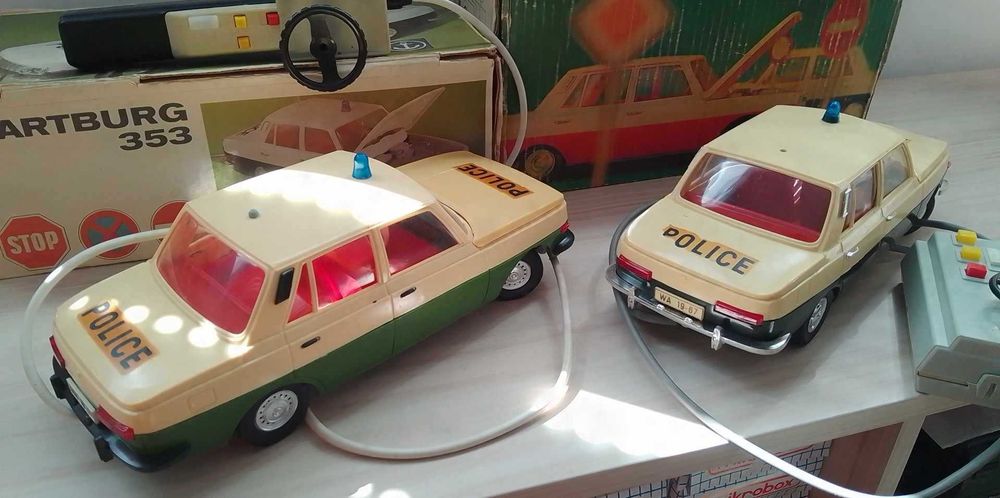 Стари играчки WARTBURG 353 DDR GDR PIKO ANKER 1/15