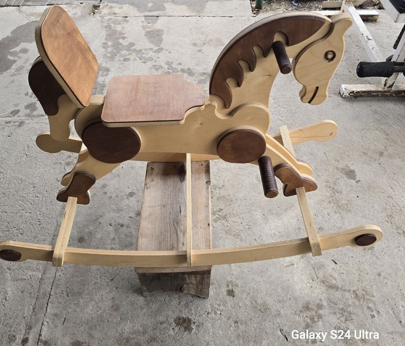 Продаю детскую лошадку-качалку