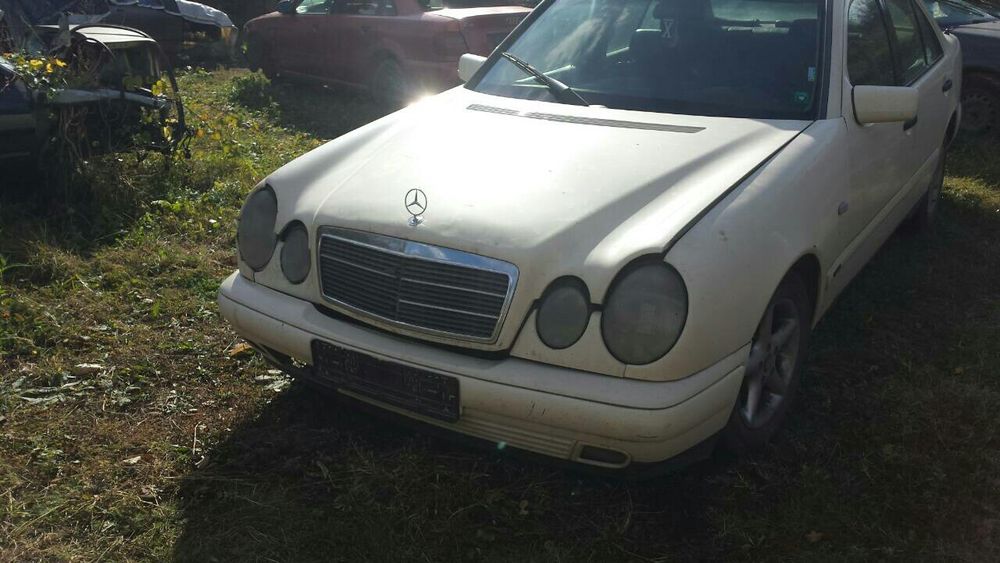 Продавам на части Мерцедес Е 200 2.2ЦДИ