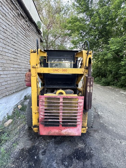 Мини погрузчик Unc 060