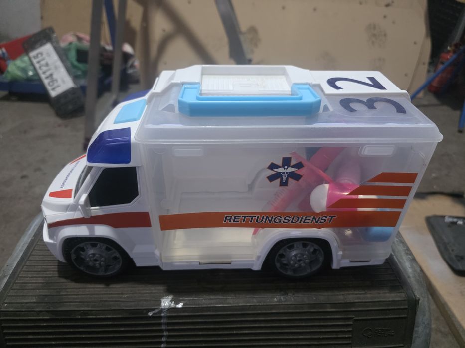 Vand 2 masinute de colectie