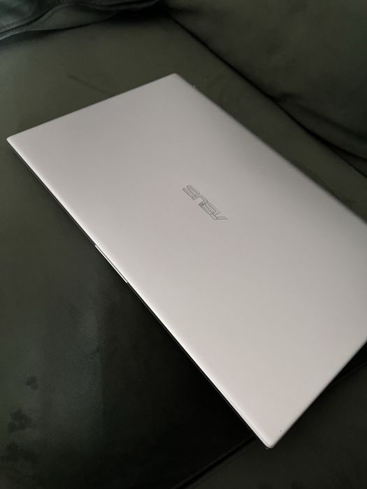 Asus Vivobook с най-големия екран като нов