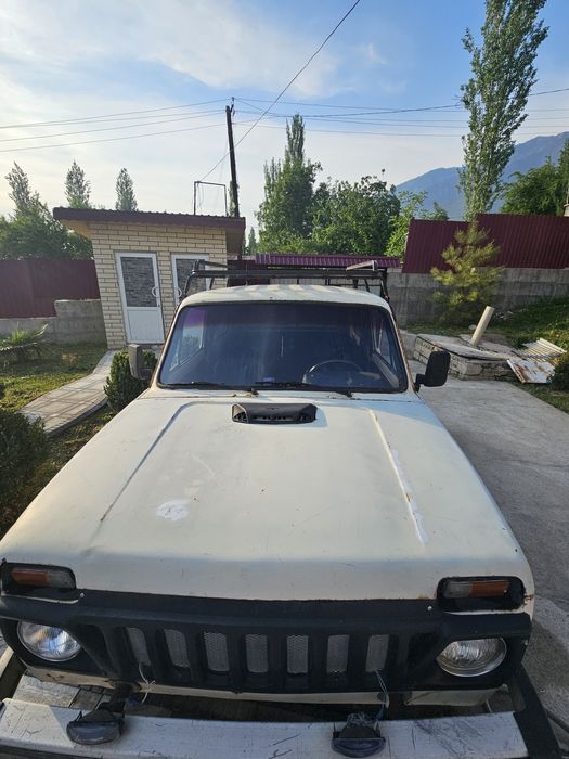 2121 Niva 1982  sotiladi xolati yaxshi