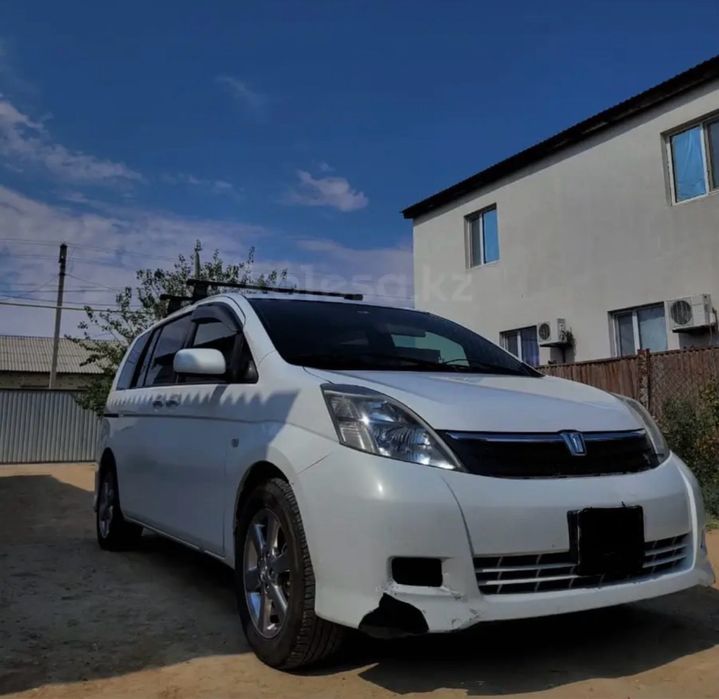 Toyota isis 7мест