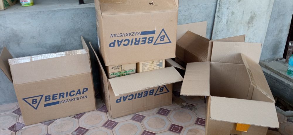 Продам Коробки  б/у