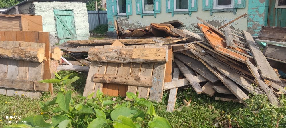 Отдам бесплатно доски с разбора домика.