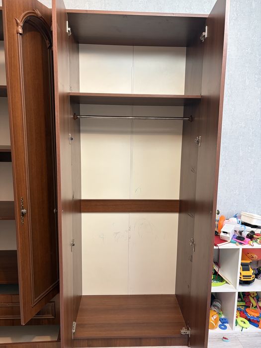 шкаф срочно продам 30000