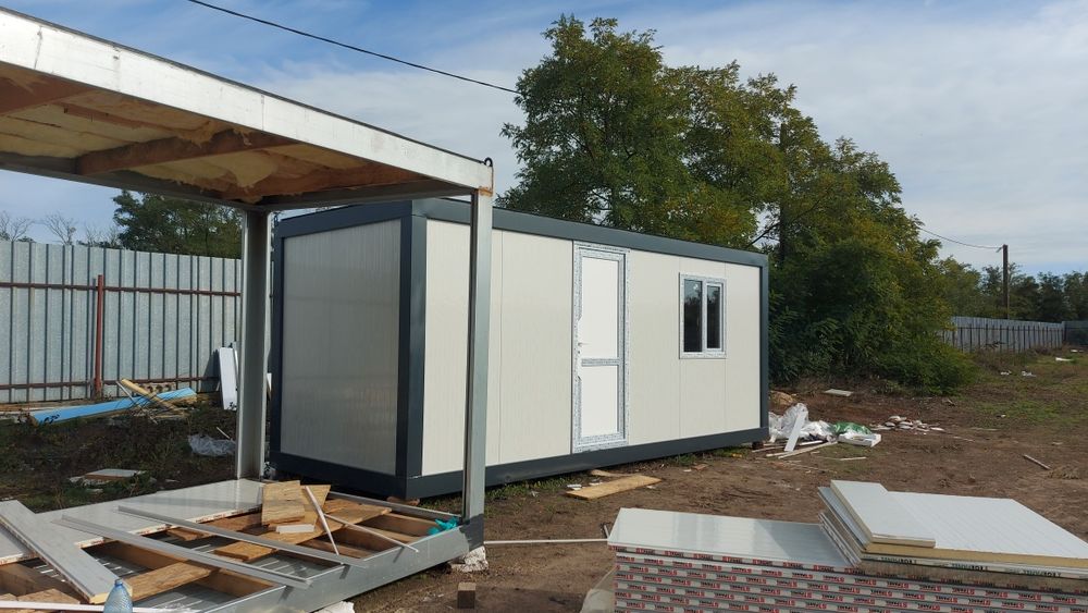 Vand container cu usa metalica