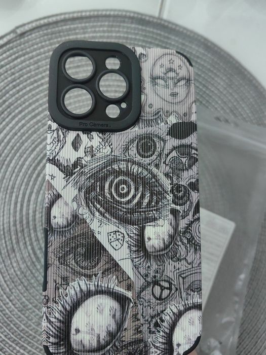 Продавам дизайнерски case за iphone 16 pro max