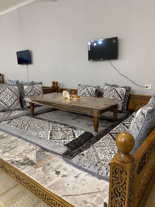 Продам диван стол для кафе