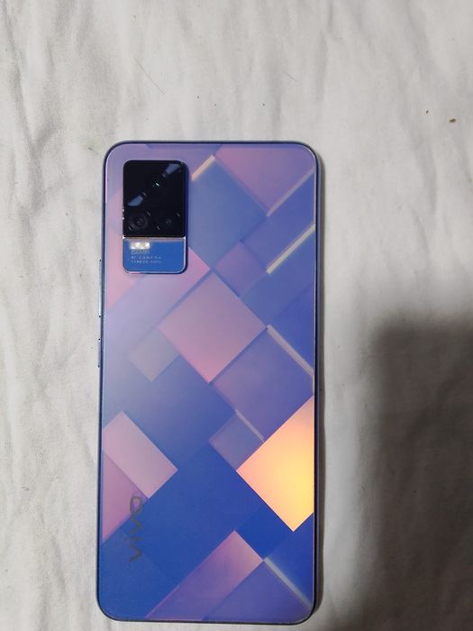 Продам Vivo v 21e