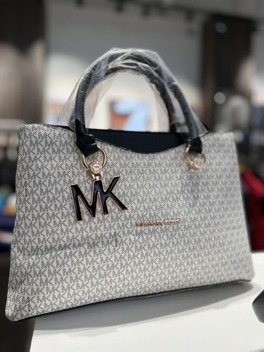 Geanta M. Kors 2024 // SUPER PRET // Logo detasabil