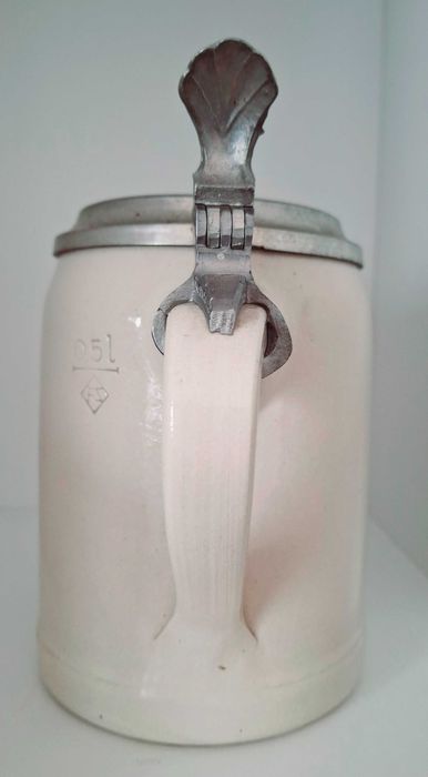 Старинна немска порцеланова халба ERBO ZINN, с гравиран капак Bayern.