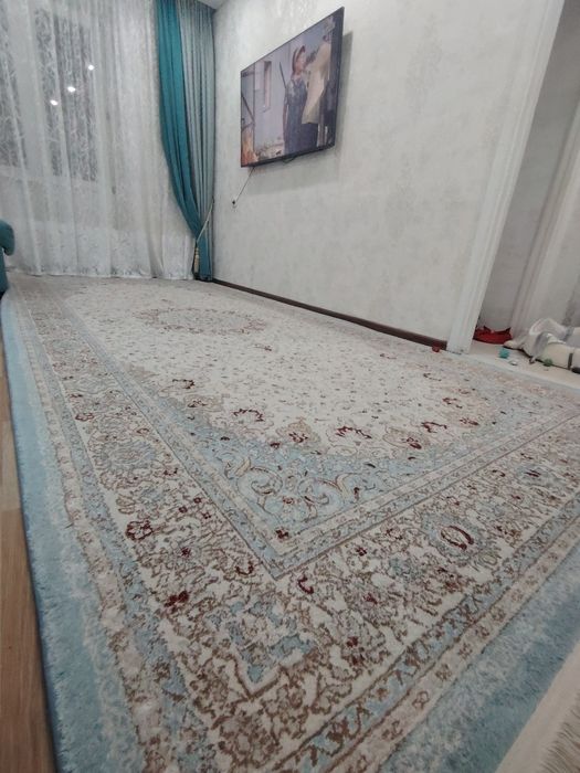 Продам ковёр 2 на 4 в идеальном состоянии