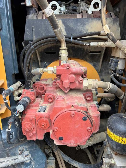 Багер Hyundai HX130 LCR – 13 T, 75 Hp, 2 чаши + Видео