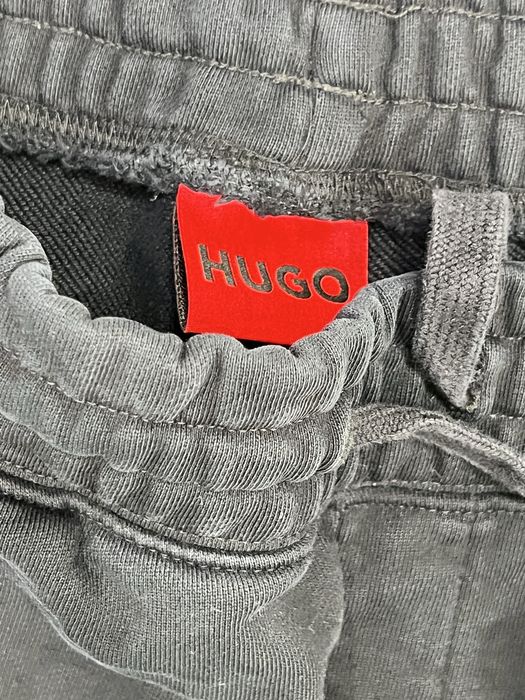Долнище Hugo.