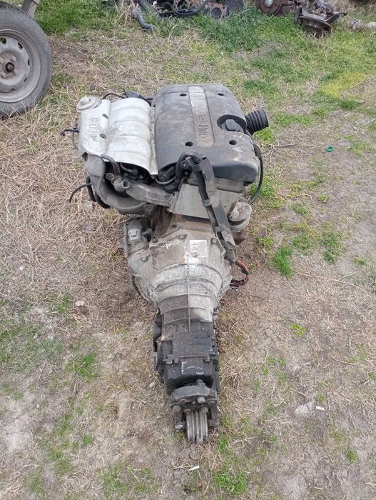 Двигател Мерцедес 2.2 CDI 125 к.с OM611  и ръчна скоростна кутия.