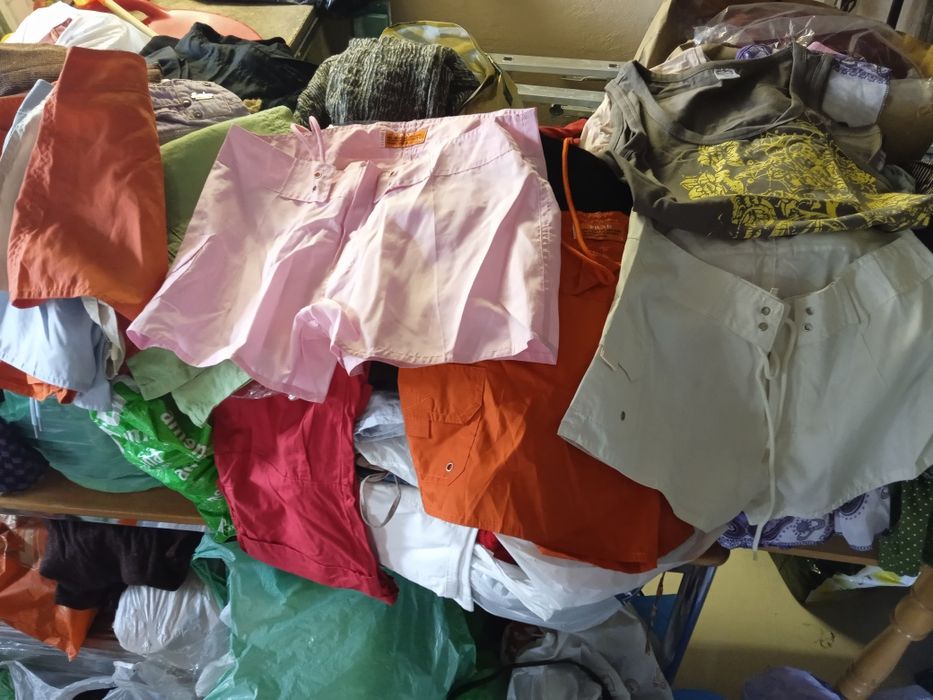 Спешно.Продавам нови дамски дрехи.