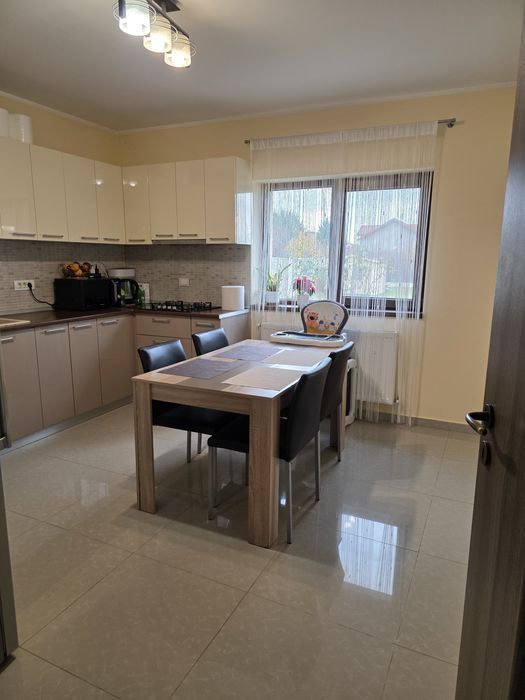 Proprietar vand casa individuala cu 4 camere si teren 820mp Dumbravita