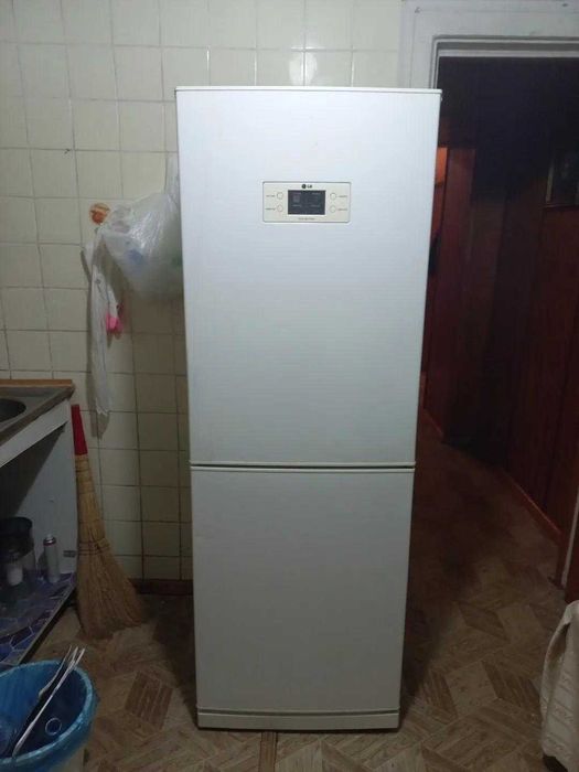Холодильник LG двухкамерный