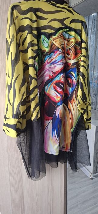 Продаётся рубашка, большой размер.