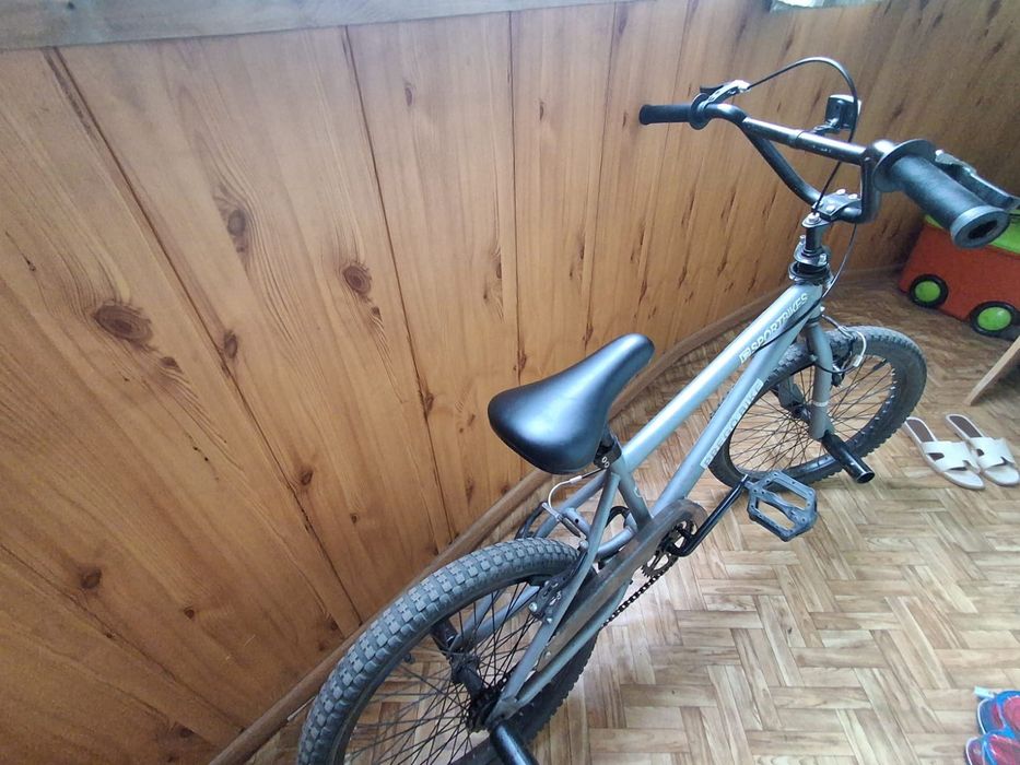 Велосипед BMX в хорошем состоянии