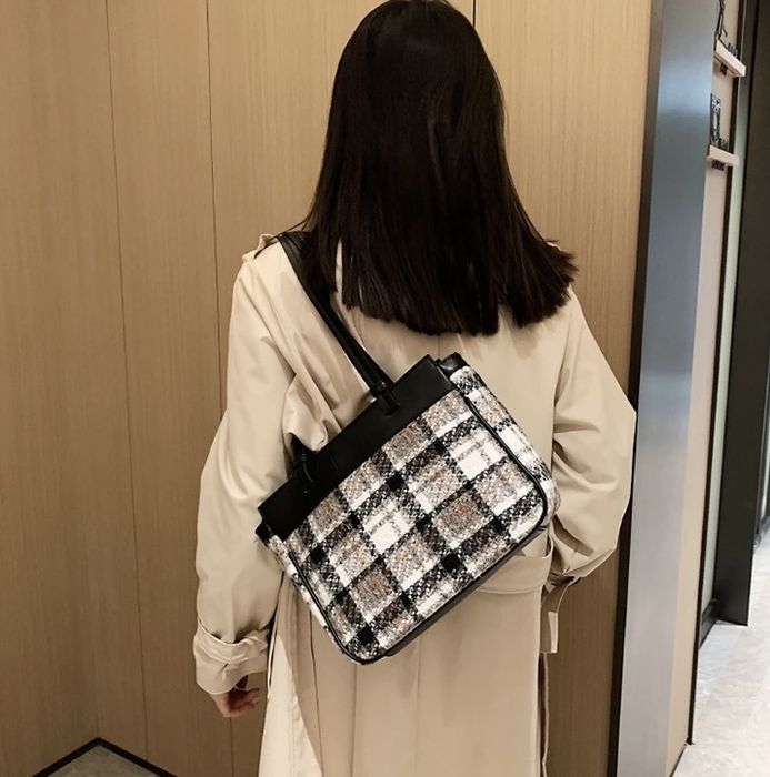 Стильная женская твидовая сумка