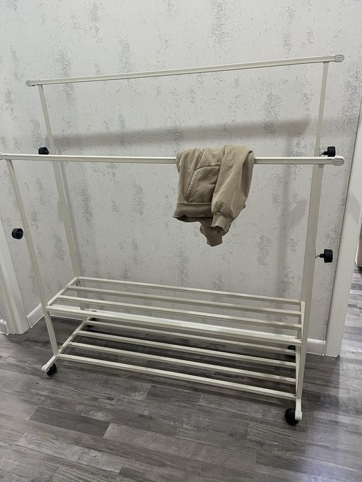 Напольная вешалка