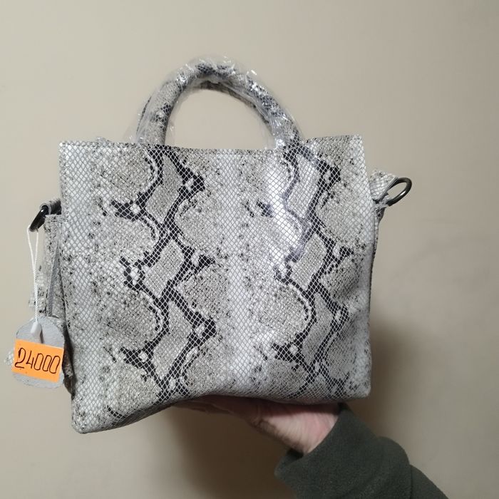 Продам новую кожаную сумку