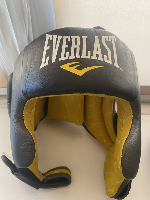 Продам боксерский шлем и перчатки