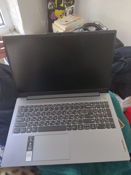 Lenovo IdeaPad Slim 3 15IRU8