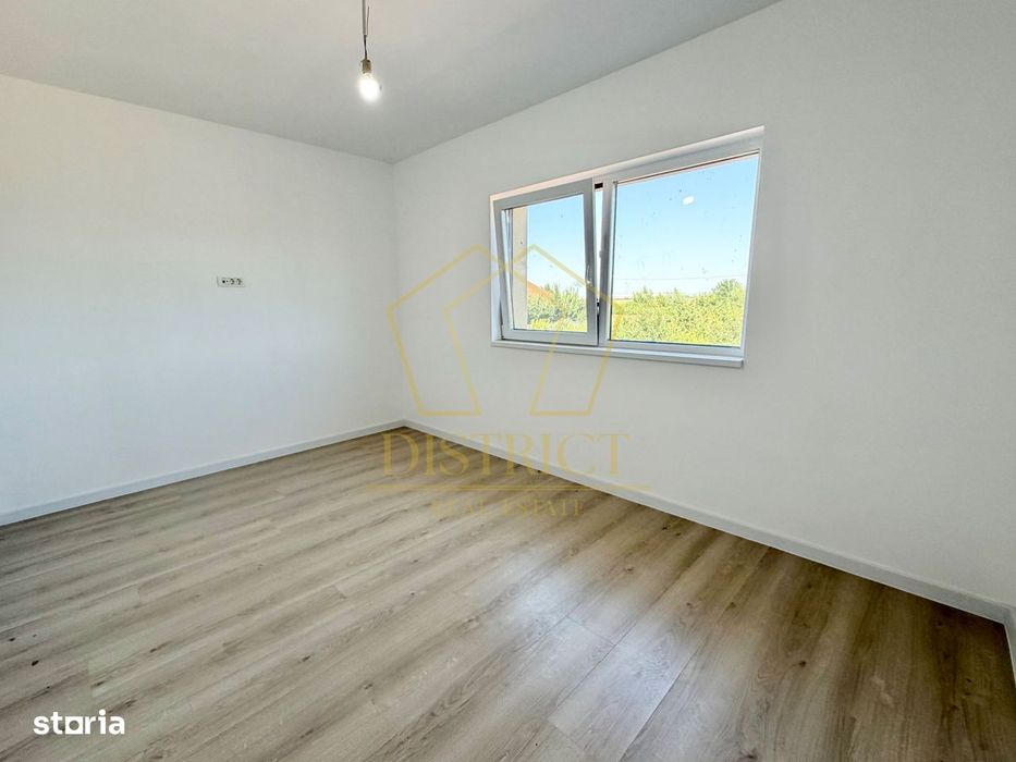 Duplex cu 5 camere si 2 bai, 470 mp teren si 115 mp utili in Ghiroda.
