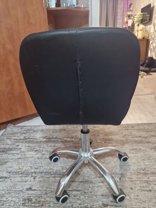 Продам стул офисный