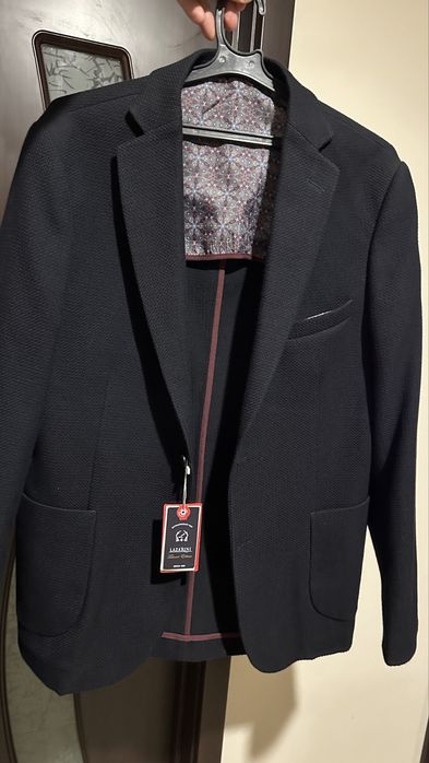 Продавам неупотребявано мъжко сако “Lazarini”