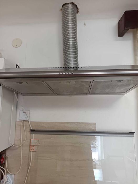 Aragaz cu 5 ochiuri.  GRIL. + Hota.