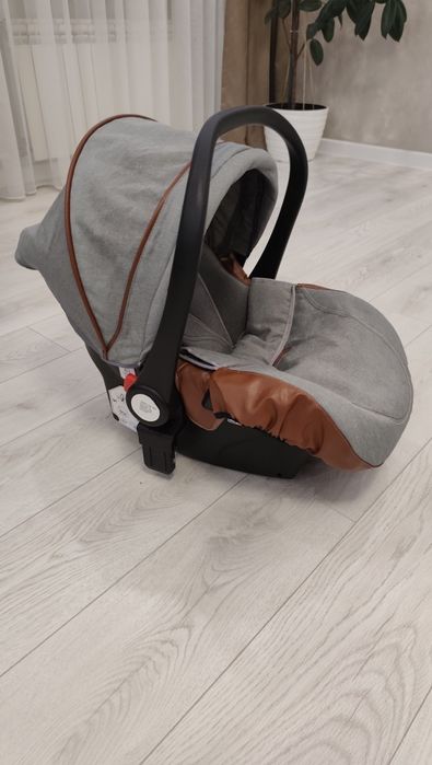 Продам детскую  коляску  Teknum 3в1