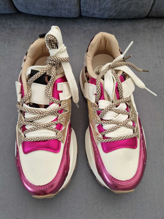 Нови сникърси 37н.