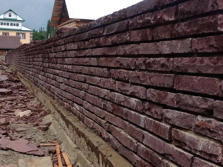 Облицовка ворот натуральным камнем