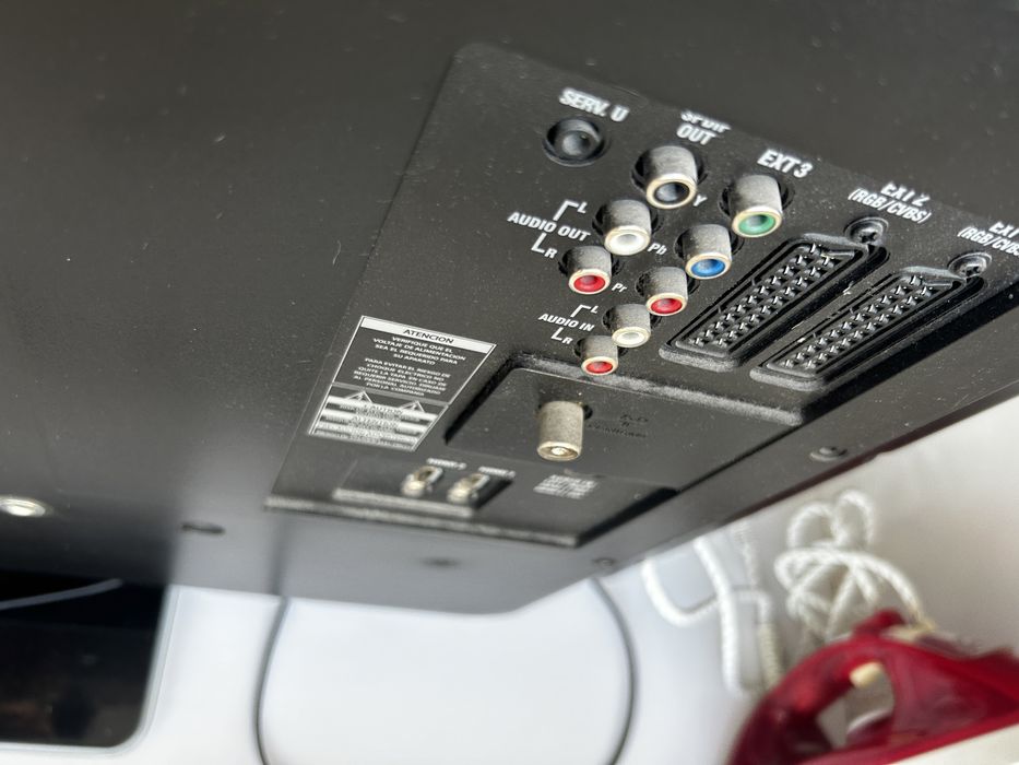 Продаю телевизор Philips оригинал!