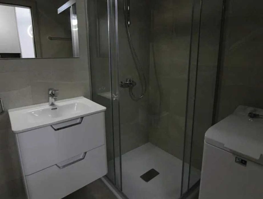 Дава се под наем Четиристаен апартамент в Пловдив, Изгрев - 120 кв.м за 362.1 € - Снимка #3