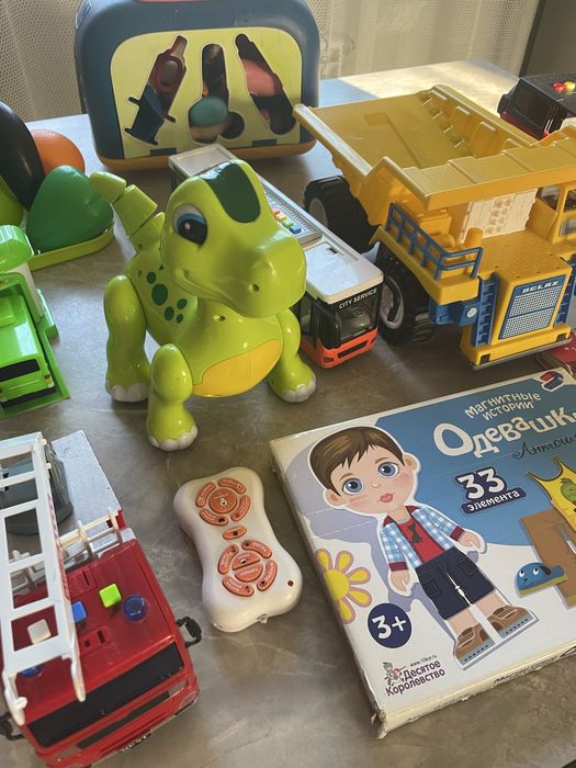 Игрушки фирменные продам пакетом