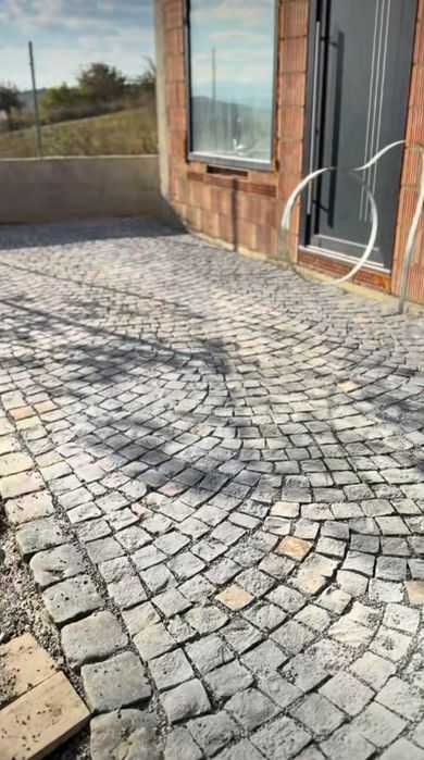 Vând piatră cubică naturală de pavaj istoric și montez