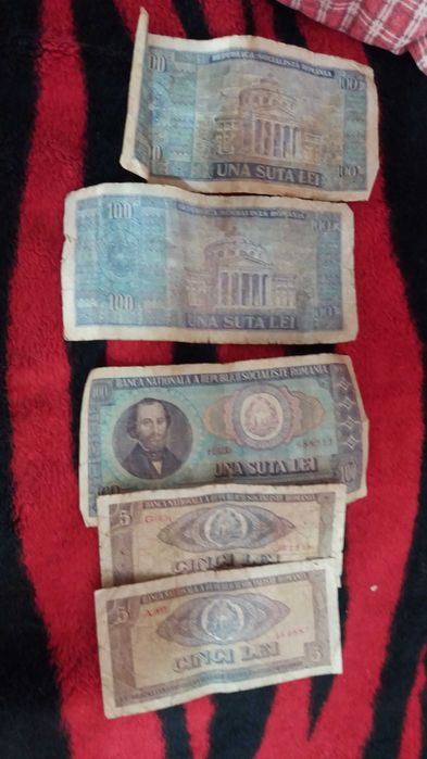 Se vinde monezi vechi și bancnote după cum se vede in poza 546 bucăți