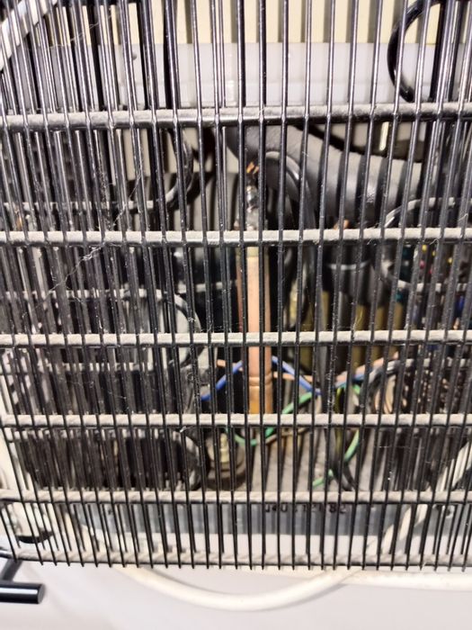 Продам диспенсер для воды с компрессором